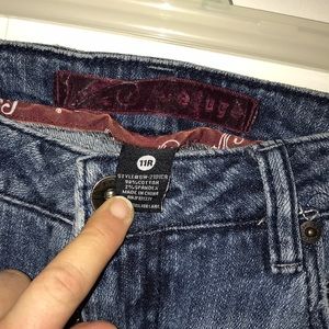 Woman’s(juniors)size 11r distressed bootcut jeans.